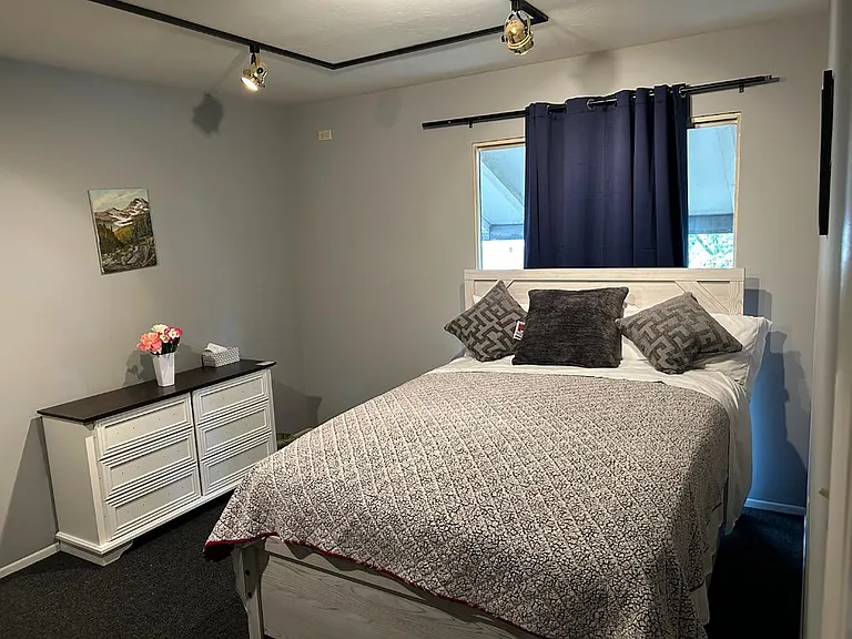 421 E Belle Ter — Photo 12