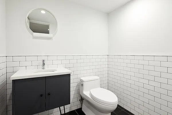 Rented by Venn NY Inc | media 16