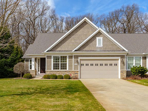2nd image of 8892 Oakland Hills Cir