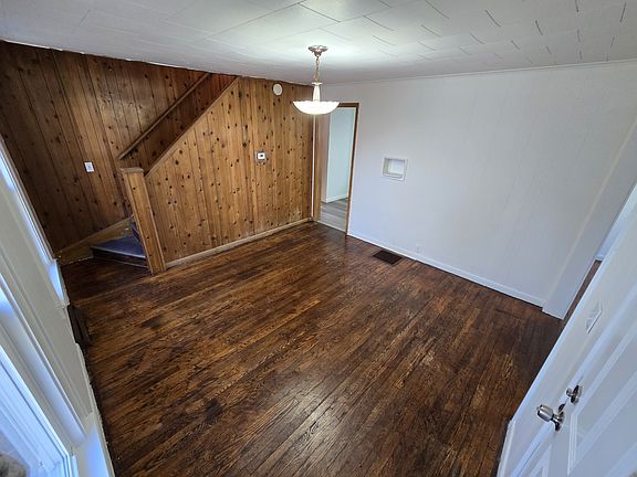 4th image of 146 Vann St