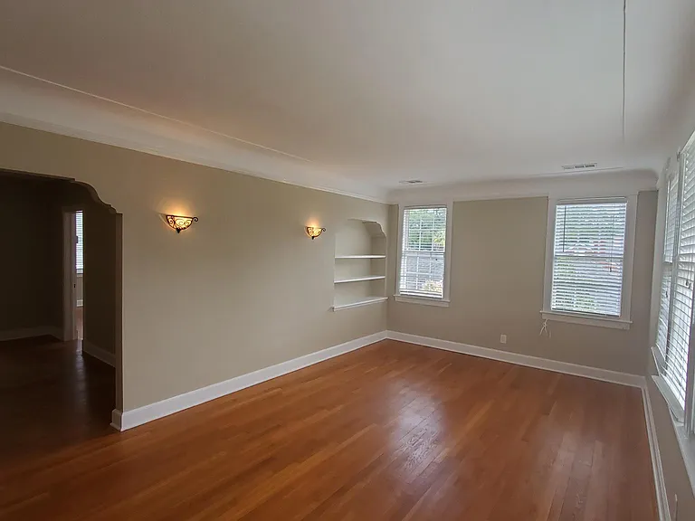 602 E 53rd St #4 — Photo 3