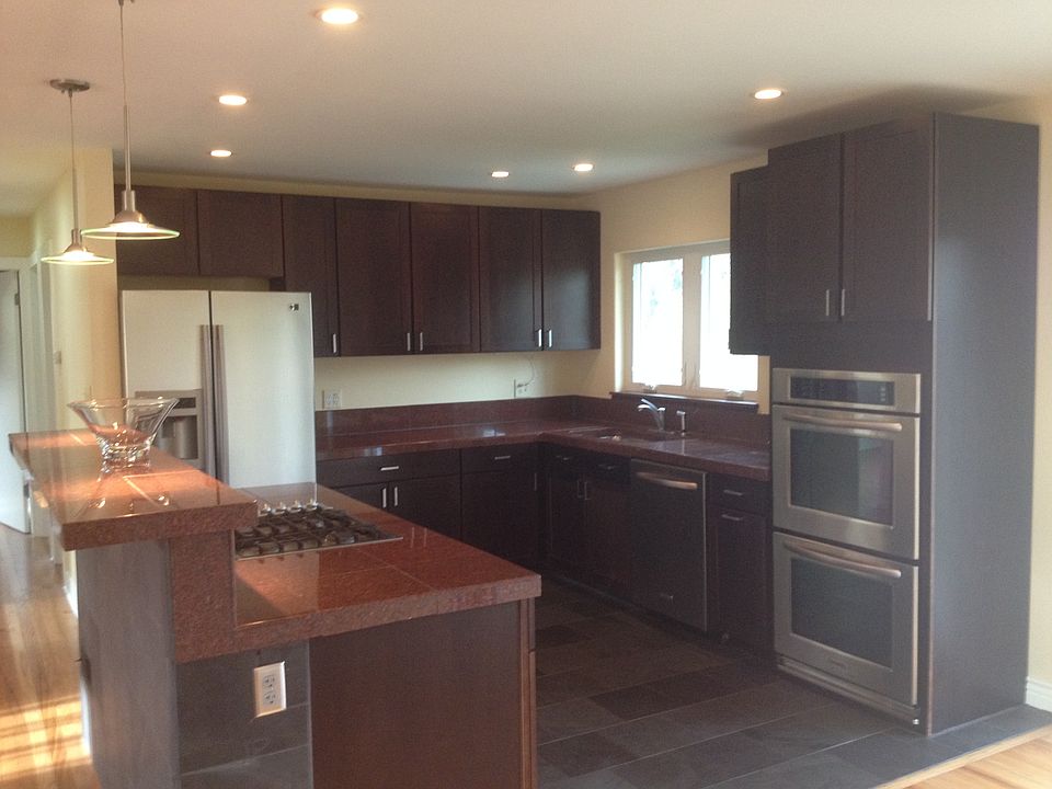 Gourmet kitchen