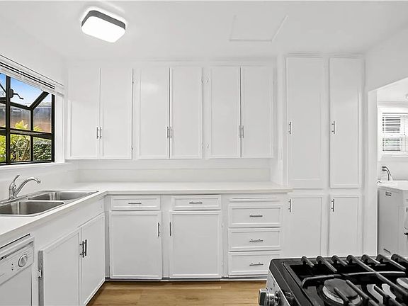 5th image of 332 N Olive St