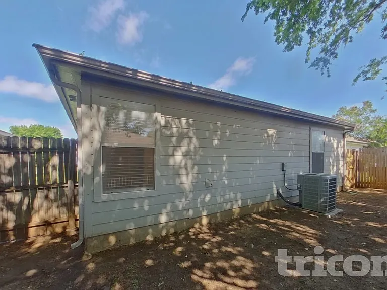 10525 Flamewood Dr — Photo 14