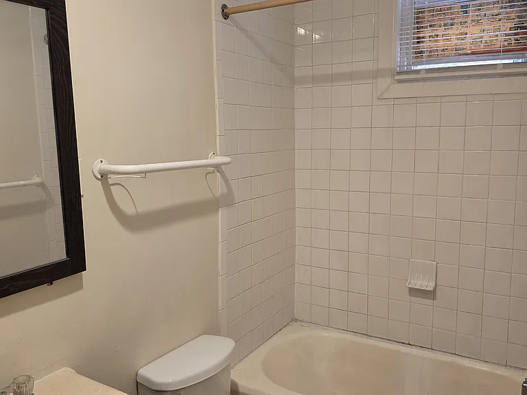 610 W 20th St #1 — Photo 9
