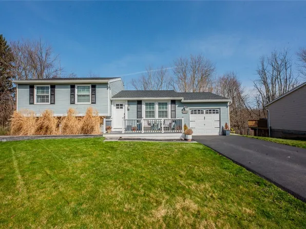 3383 Laurel Ct, Walworth, NY 14568