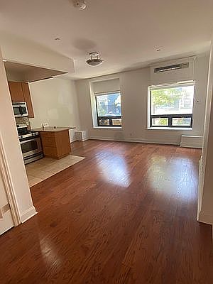 3rd image of 231 E 111th St #1D