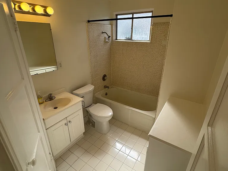 5210 E Broadway #A — Photo 8