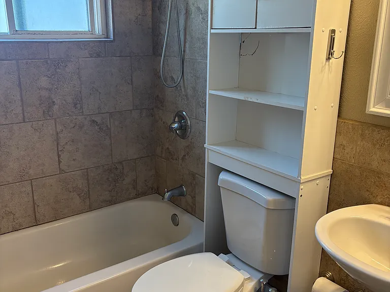 1222 Christine St NE — Photo 9