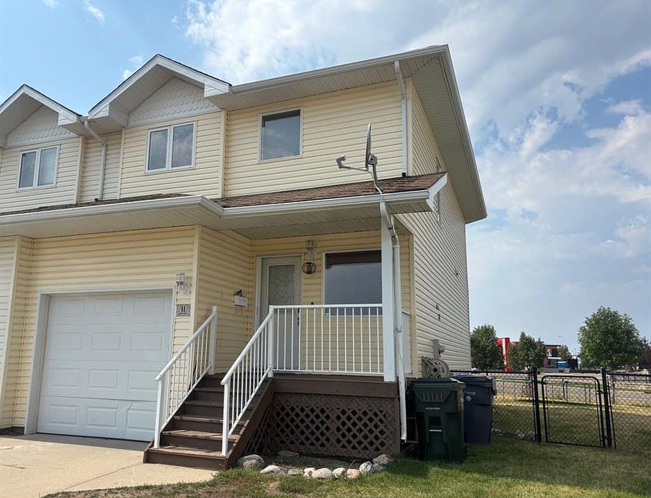 1st image of 11 SE Northlands Cres NE