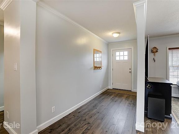 5th image of 1568 Berkshire Dr