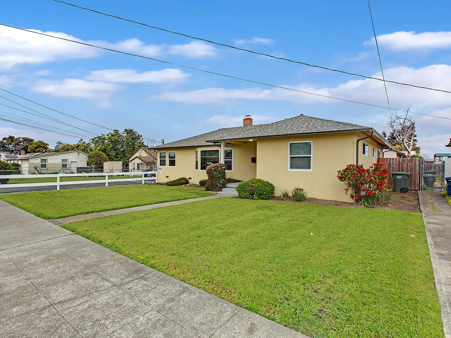 3 bed, 1400 sqft, $3,400 — Photo 3