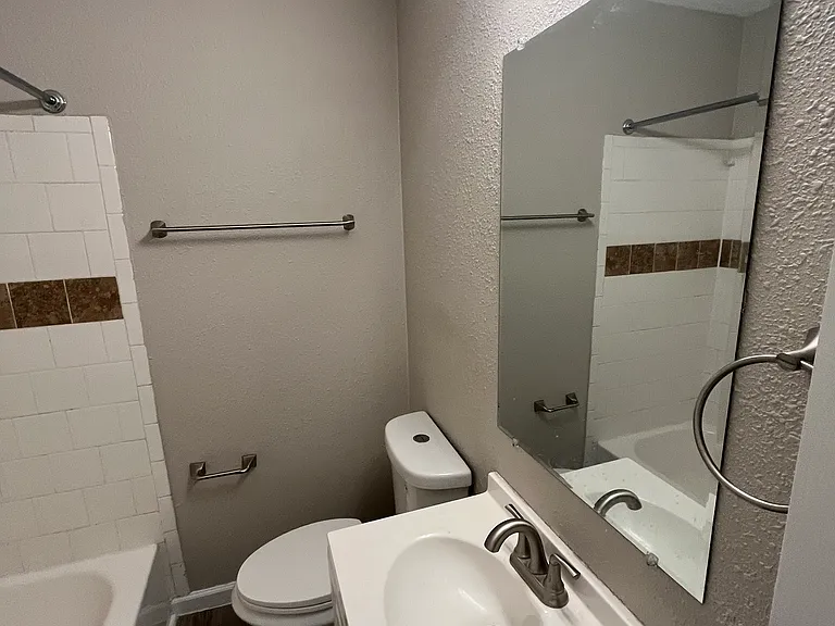 1227 S Montclair Ave — Photo 16
