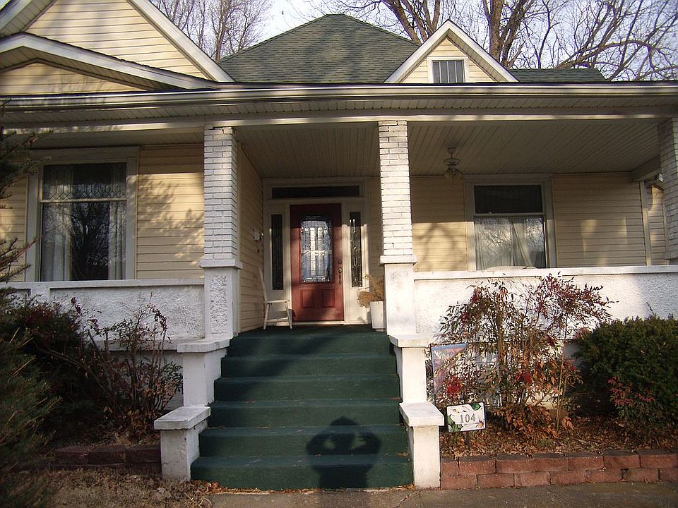 1st image of 104 N 4th St