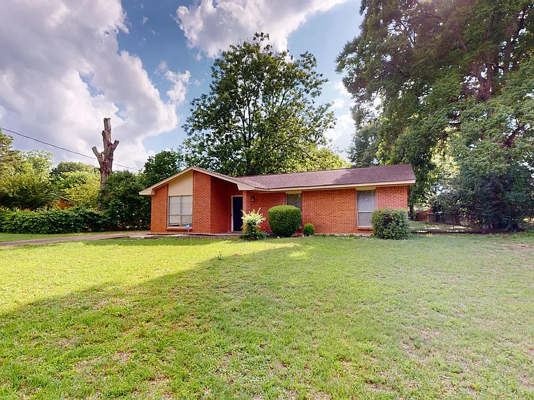 130 Graylynn Dr — Photo 2