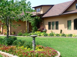 120 E 10th St, Grove, OK 74344