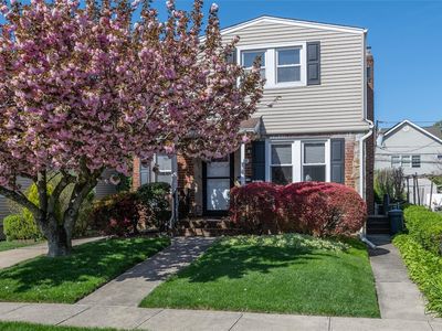 76 Collins Avenue, Williston Park, NY, 11596