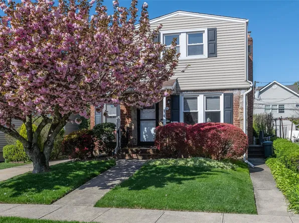 76 Collins Avenue, Williston Park, NY 11596