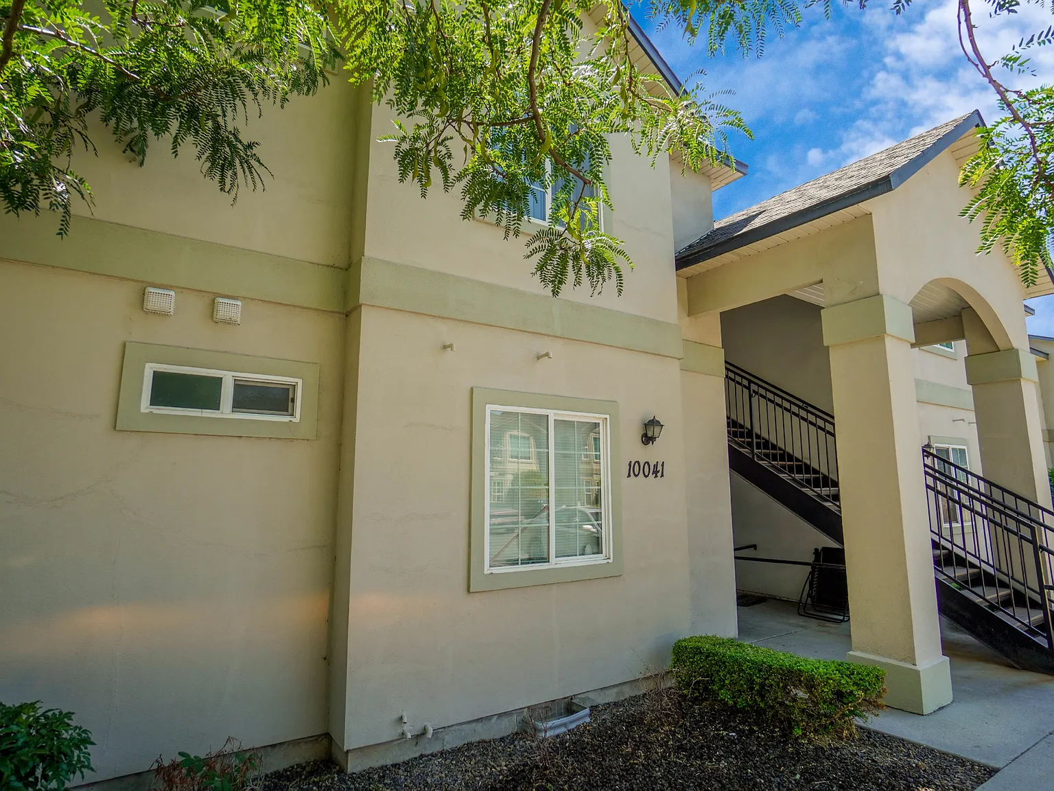 10041 West Garverdale Lane - 101 — Photo 3