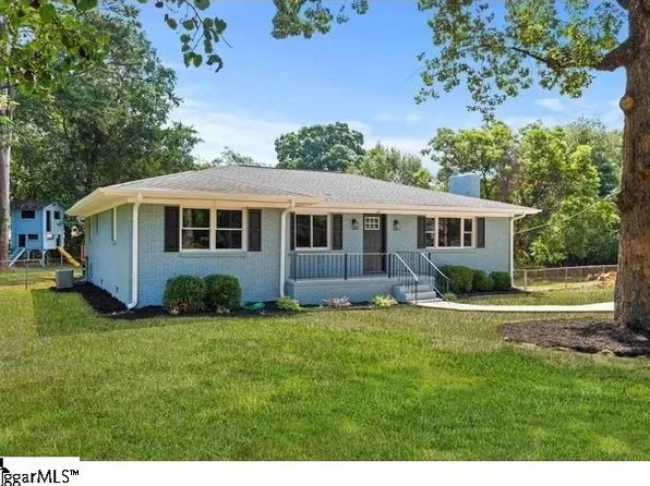 13 Cardinal Dr, Taylors, SC 29687