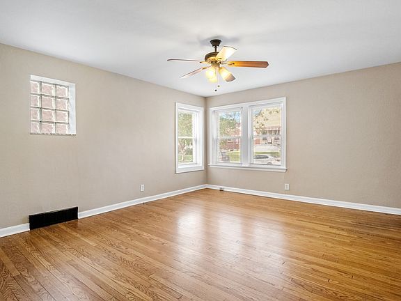 4th image of 3400 Lawn Ave #67