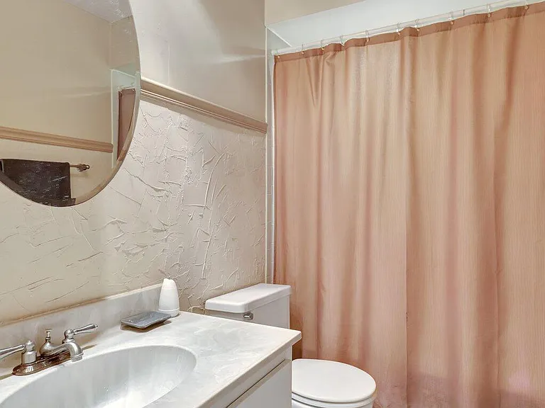 1558 Shaker Cir — Photo 23