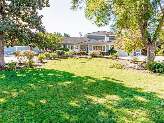 2nd image of 1078 La Cresta Dr