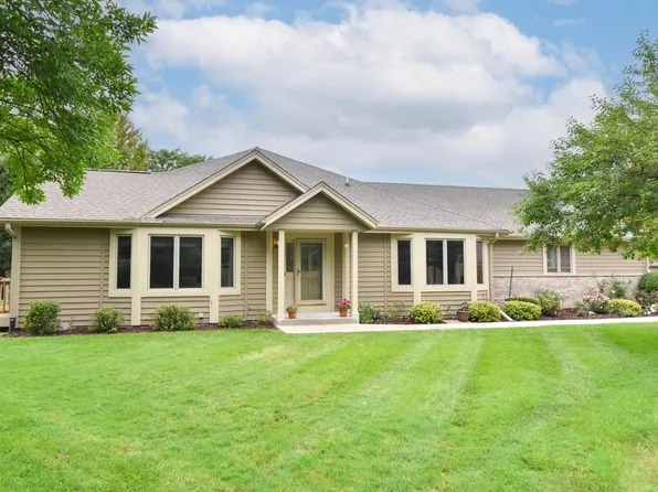 N21W24347 Deer Park COURT #A, Pewaukee, WI 53072