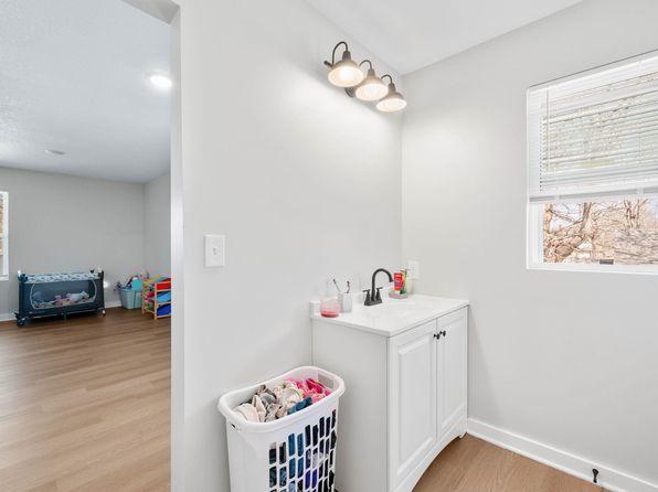 wichita-kansas-2062429182 picture