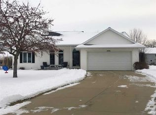 2096 E Baraboo Cir, De Pere, WI 54115