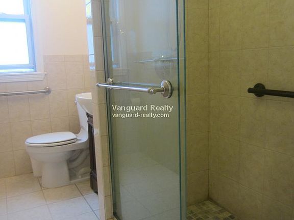4th image of 215 Cypress St #1