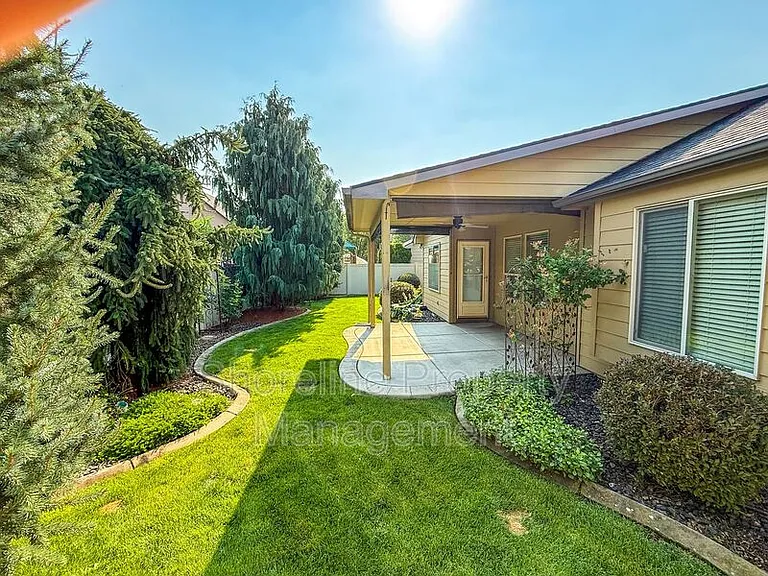 2328 E Satterfield St — Photo 42
