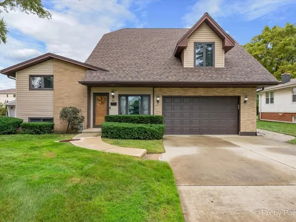 24 W Devon Ave, Roselle, IL 60172