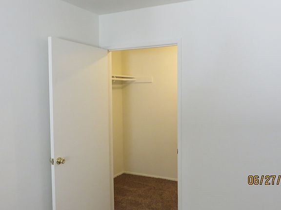 Walk-In Closet 2