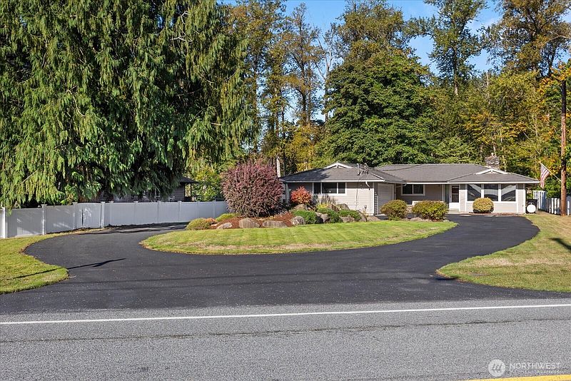 3rd image of 628 Russell Road