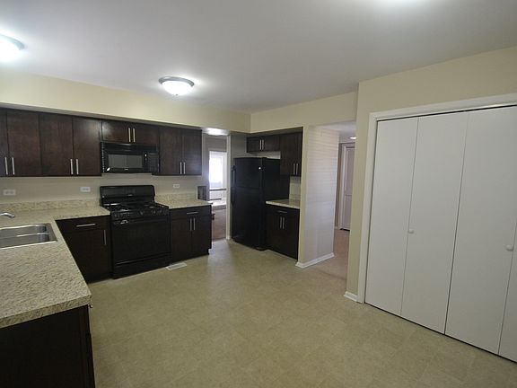 5th image of 1690 Fairfield Ln