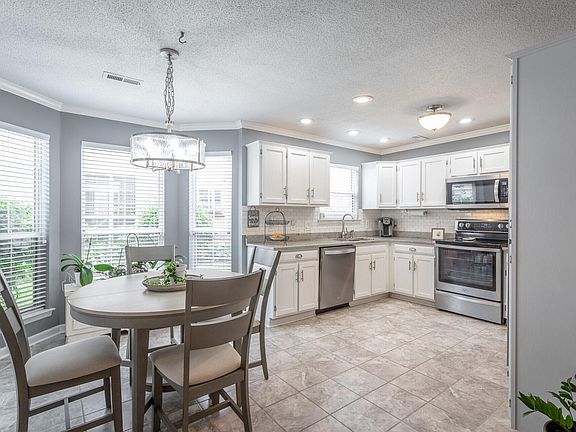 2nd image of 6709 Willow Brook Dr