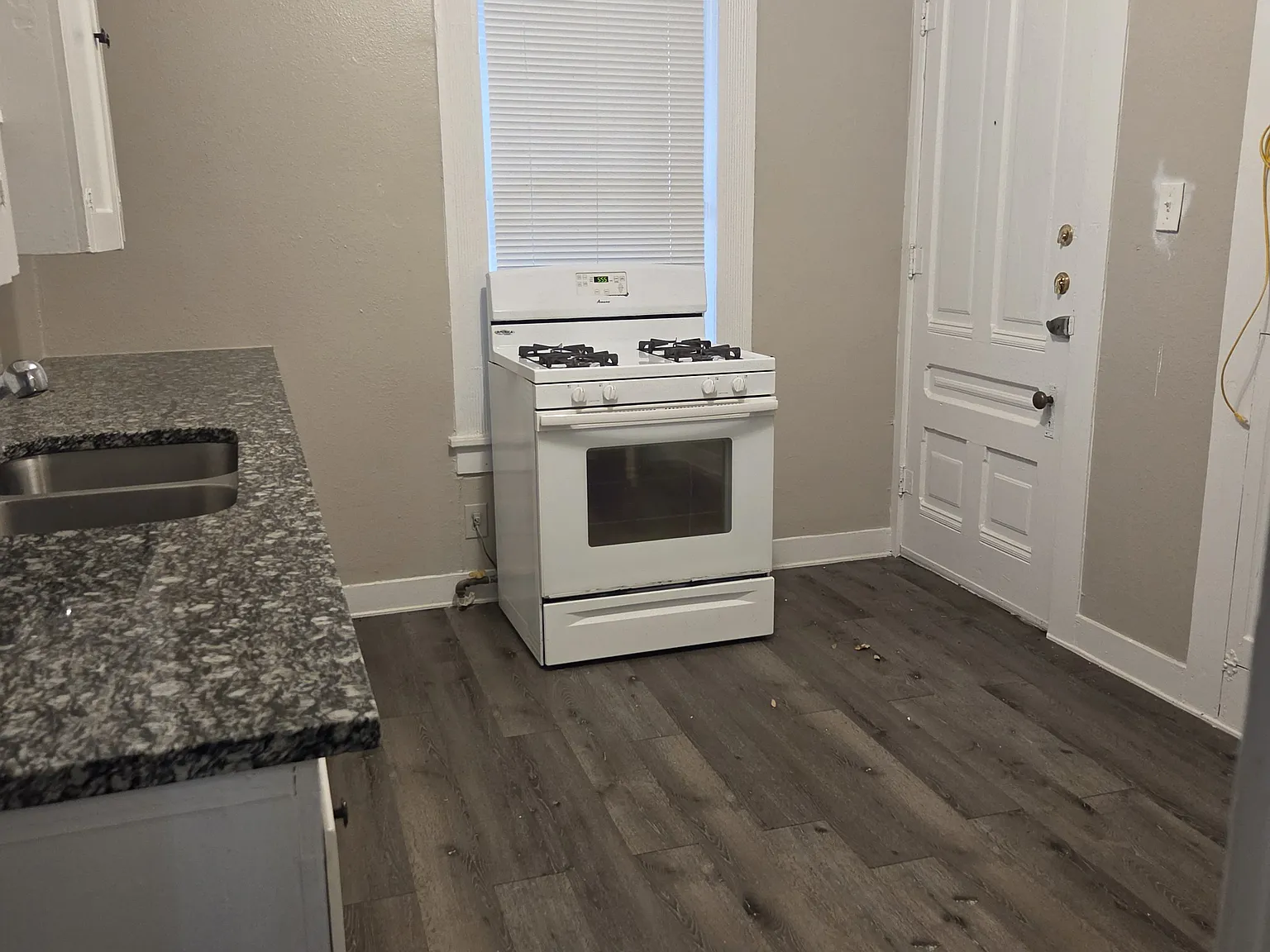 2 bed, 860 sqft, $1,325 — Photo 2