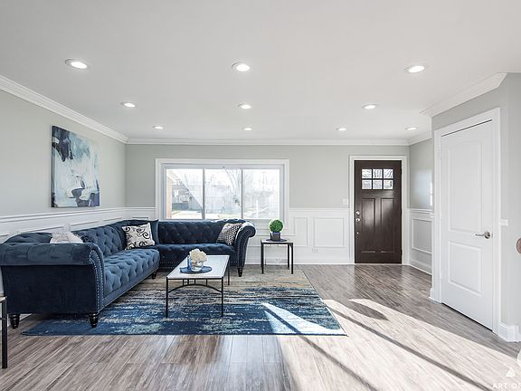 3rd image of 240 King Ln