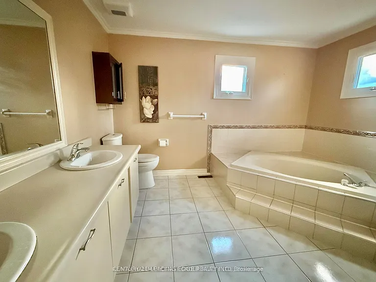 492 Palmtree Cres — Photo 11