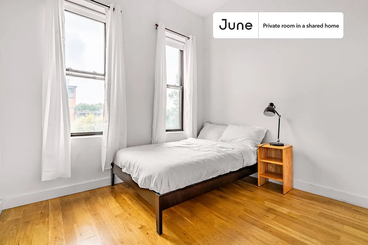 Full bedroom in 5 bed/3 bath home in Ridgewood #1408 A — Photo 1