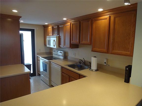 2nd image of 2601 NE 14th Street Causeway #434