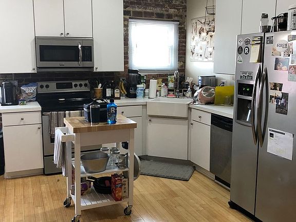 3rd image of 122-124 W Market St #122
