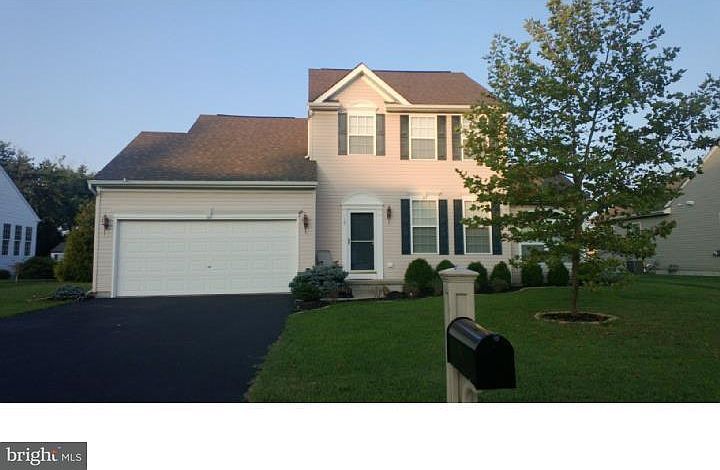 1st image of 15 Waterford Ln