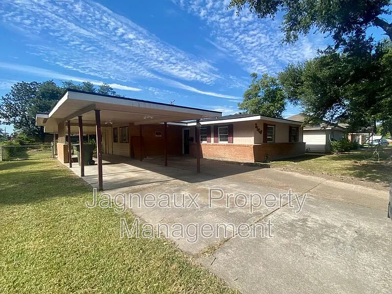 3566 Monroe St — Photo 3