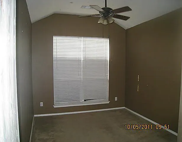 1004 Fort Apache Dr — Photo 12