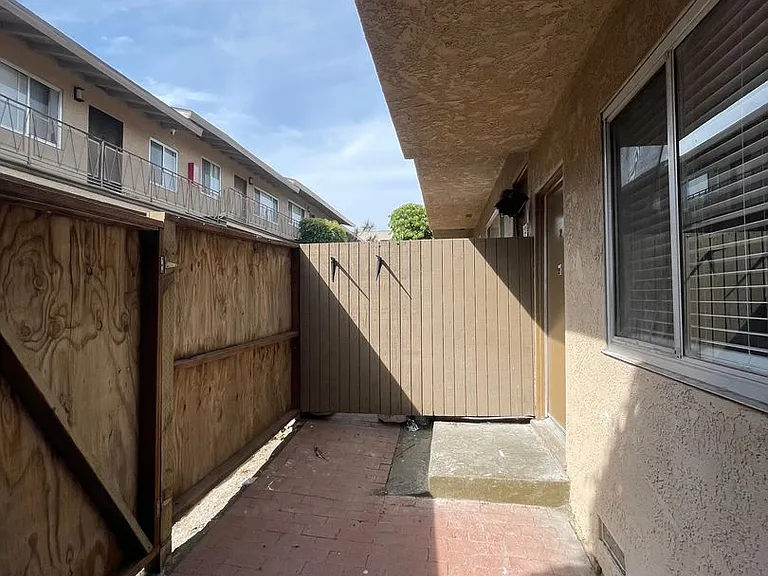 837 W Beach Ave #839 — Photo 15