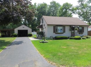 6296 May Dr, Hamburg, NY 14075