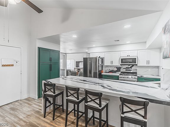 3rd image of 982 Pescados Dr