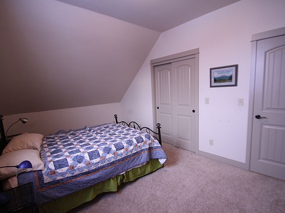 Upsatirs Bedroom 1